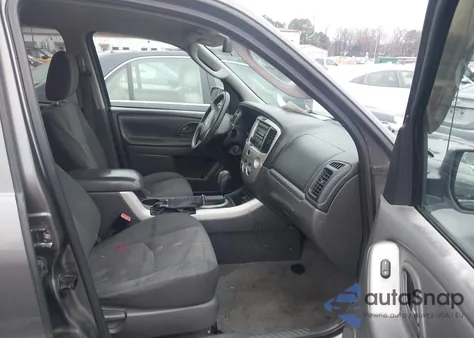 2005 Mazda Tribute I z USA, uszkodzony, nr VIN 4F2YZ02Z95KM61245